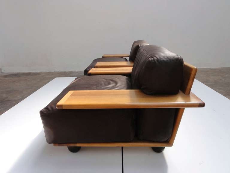 Modern Mario Bellini 'Pianura', Lounge Chairs, Brown Leather & solid Walnut, Cassina, 1971