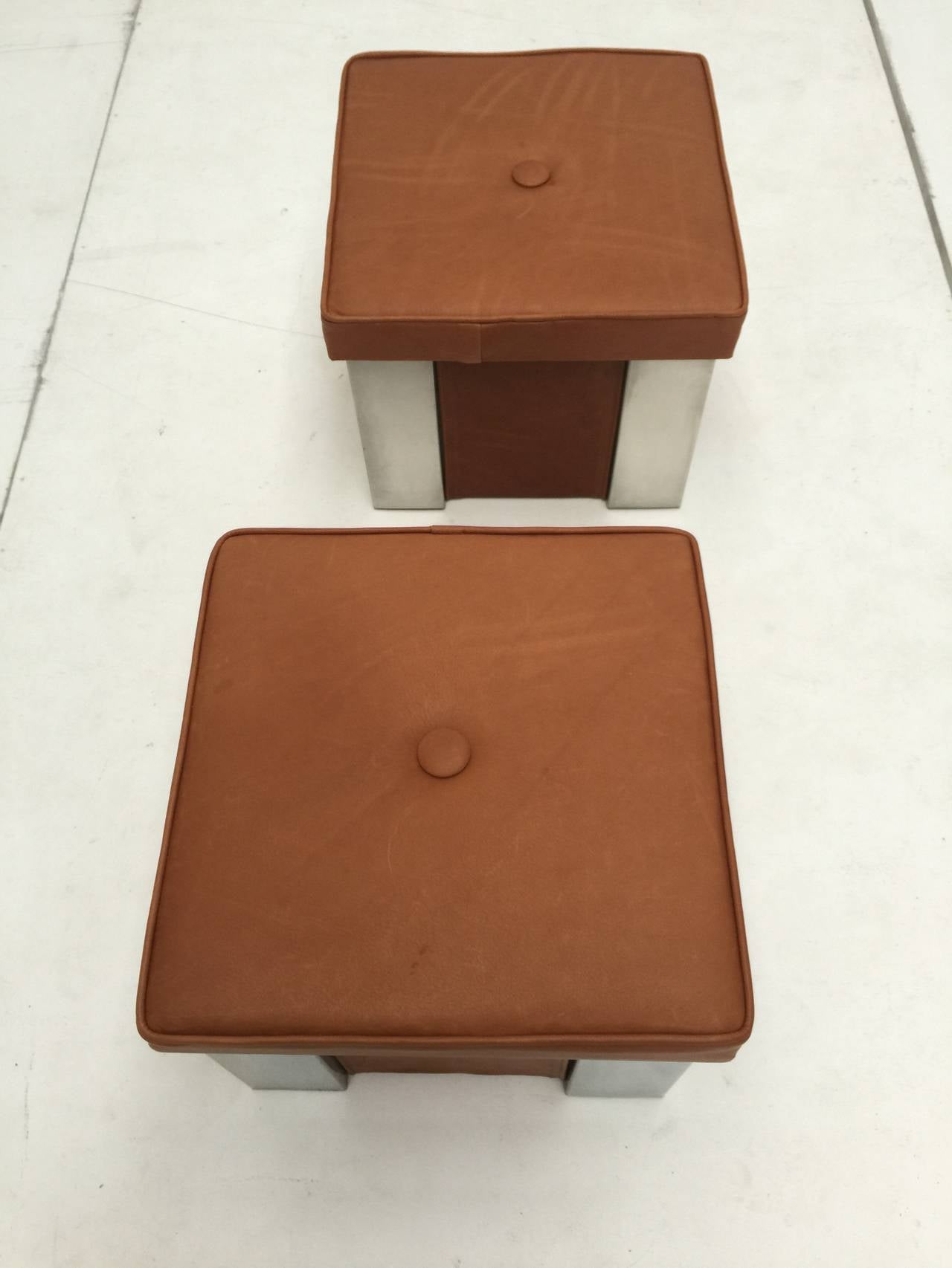 Elegant Pair of Leather and Stainless Steel Stools Attributed to Romeo Rega In Excellent Condition In bergen op zoom, NL
