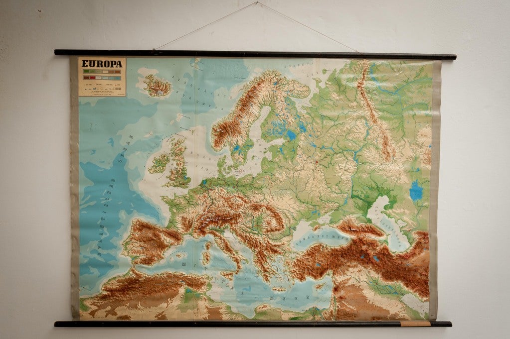 A huge morphology map of Europe, all levels in height morph out of the rubber map
German quality edition, used for educational purposes