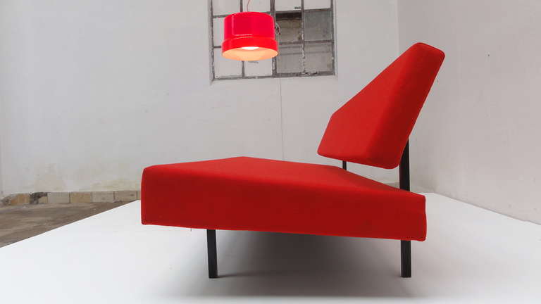 A stunning 1st edition Sleeping Sofa by Martin Visser for 't Spectrum.

This sofa features a unique chain mechanism that converts the sofa into a sleeping bed with a simple flip of the backrest.

It has been reupholstered a few years with a