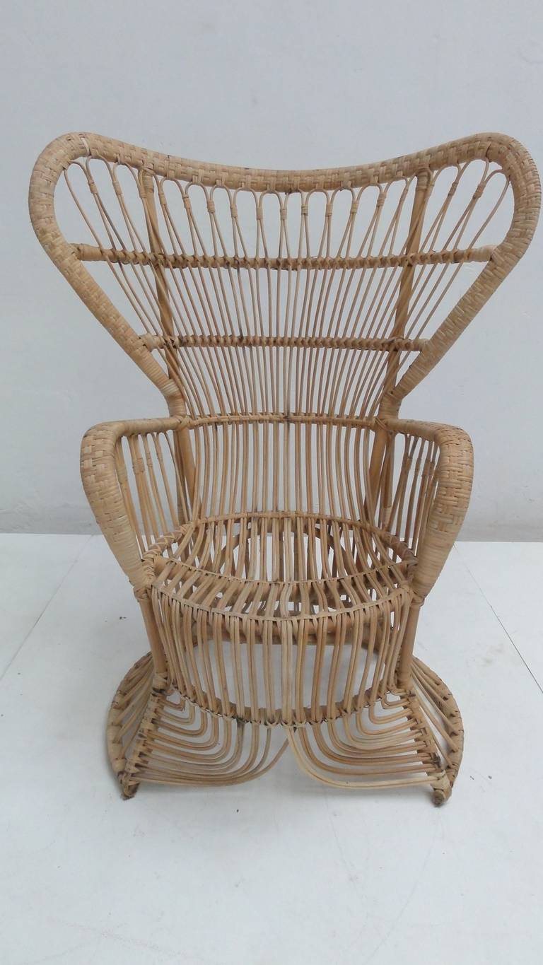 Charming and original rattan peacock chair that is reminiscent to the models of Gio Ponti and Franco Albini and the model used by Carlo Mollino for his famous nude polaroids

This chair comes from an old stock and was never used