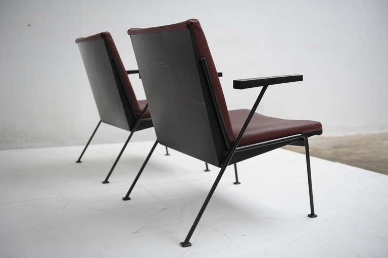 A pair of Bordeaux leather and black ''Oase'' lounge chairs by Wim Rietveld for Ahrend de Cirkel.

Wim Rietveld won the prestigious Italian 