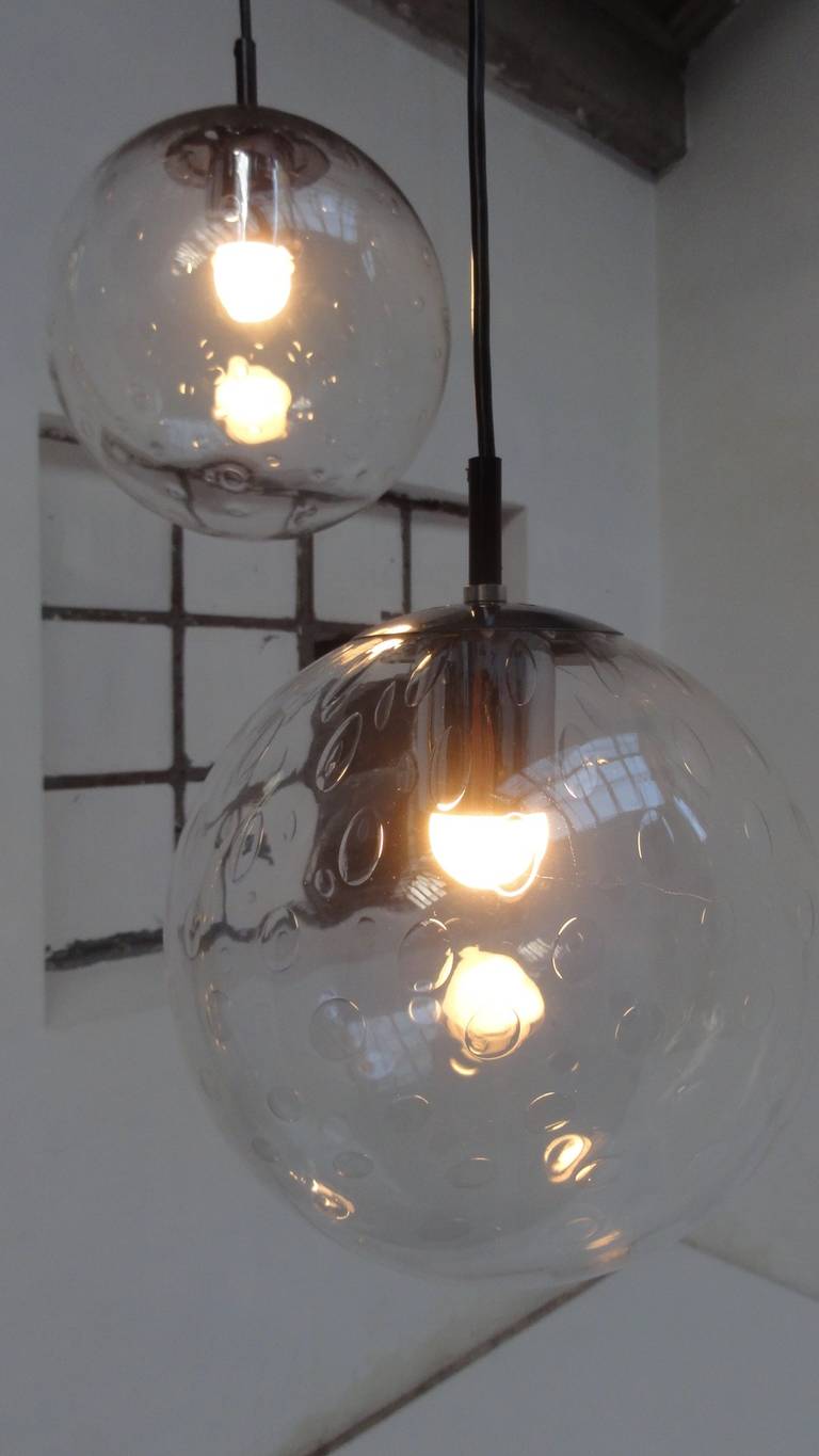 Milieu du XXe siècle Paire de lustres à trois globes en forme de bulles par RAAK Lighting Architecture Amsterdam en vente