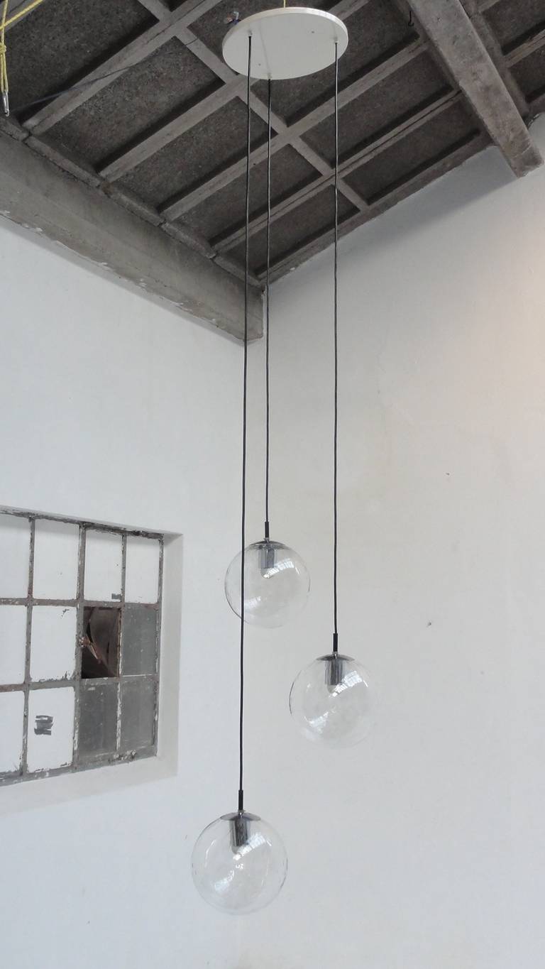 Néerlandais Paire de lustres à trois globes en forme de bulles par RAAK Lighting Architecture Amsterdam en vente