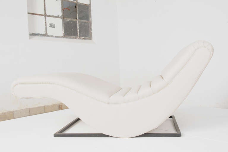 Wood Superb Sculptural Form Leather Chaise Lounge, Germany, 1970
