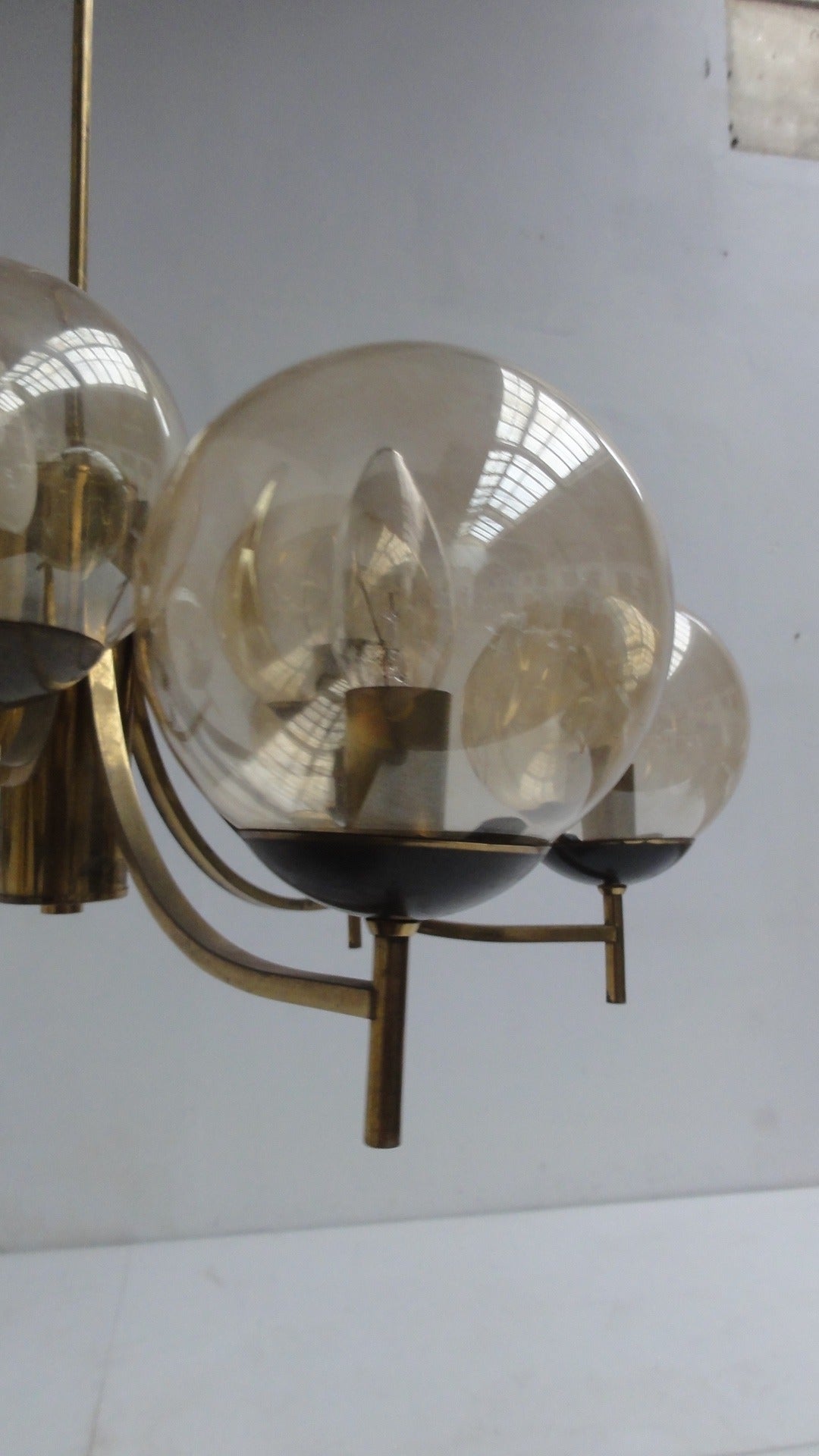 1950's Italian glass & brass chandelier with 9 glass globes For Sale 4