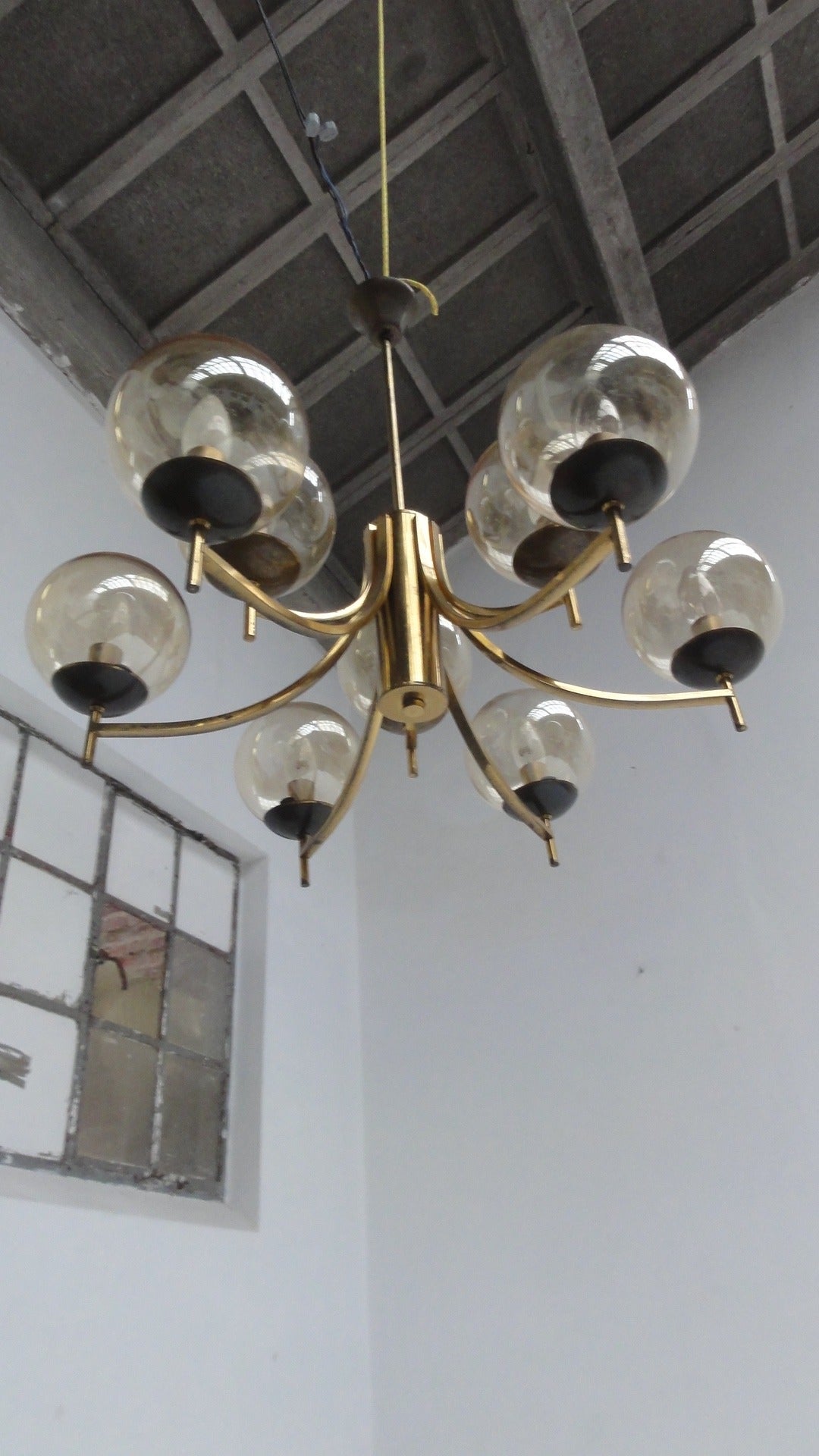 1950's Italian glass & brass chandelier with 9 glass globes For Sale 5