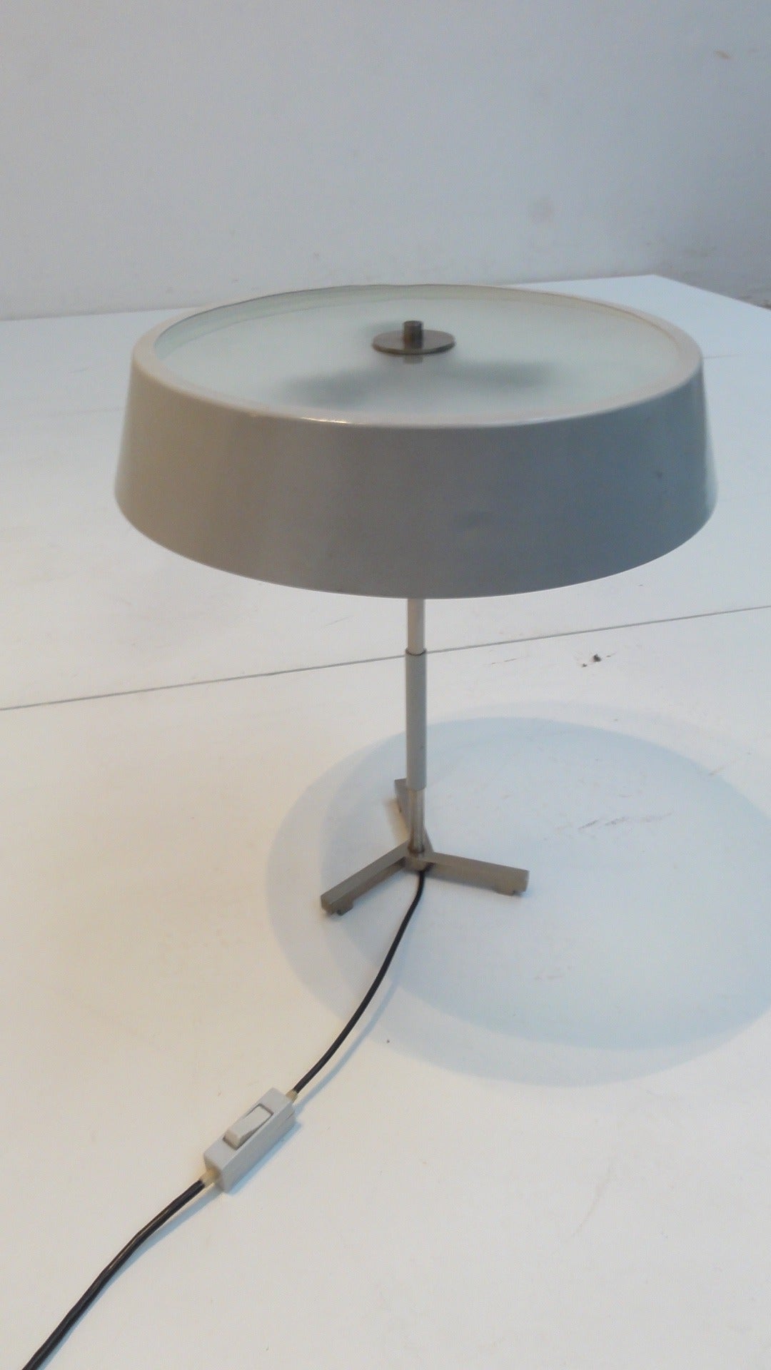 Seltene Tischlampe von H. Fillekes für Artiforte, Niederlande im Angebot 4