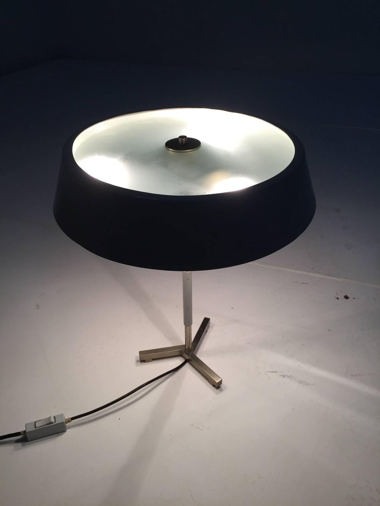 Rare table lamp by H. Fillekes for Artiforte, The Netherlands For Sale 1