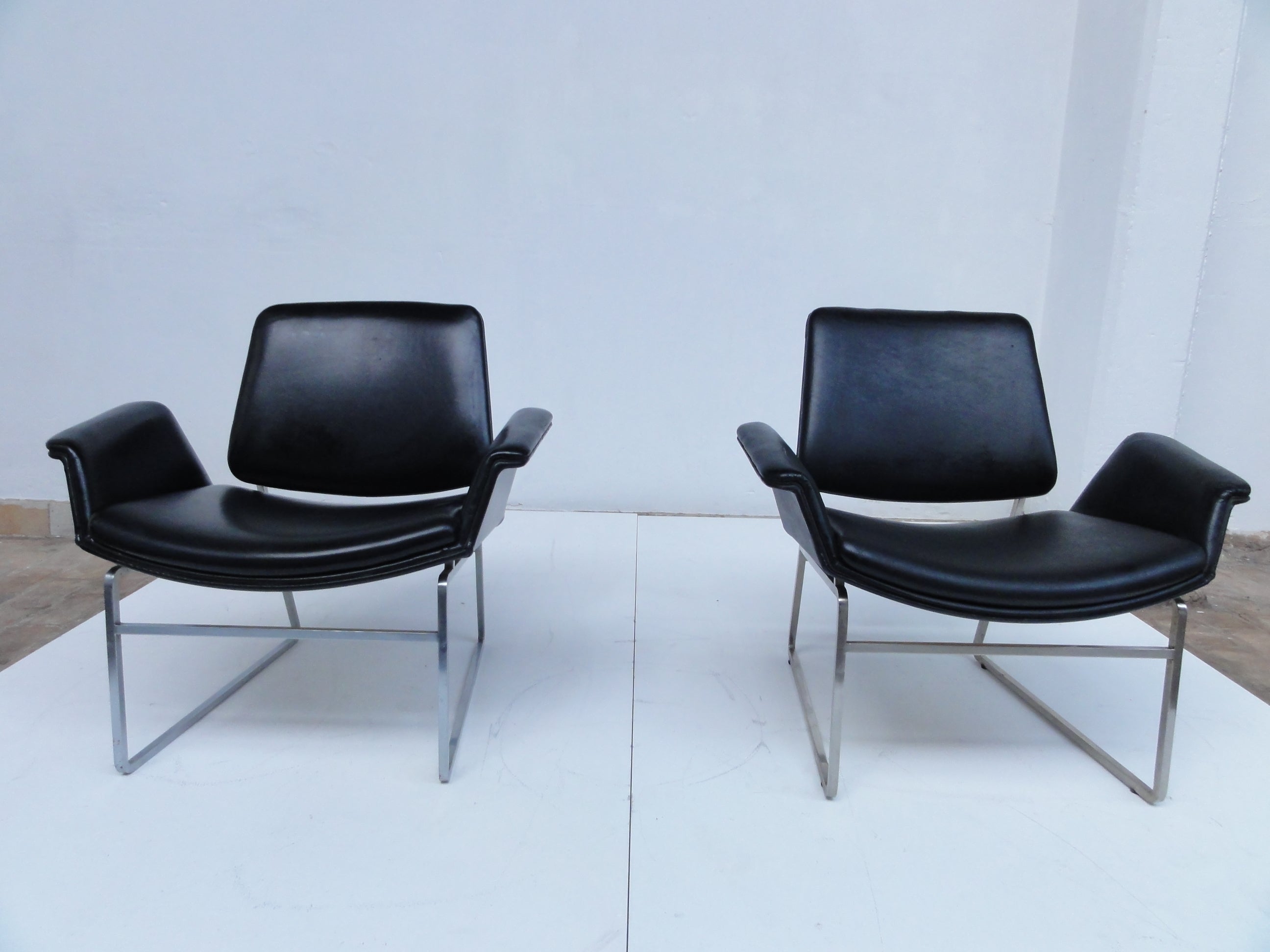 Rare pair Illum Wikkelso easy chairs for Arflex Italy 1964