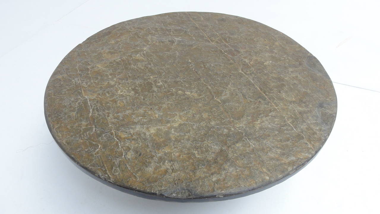 1960's Brutalist Slate Stone round coffee table in the style of Paul Kingma In Good Condition In bergen op zoom, NL