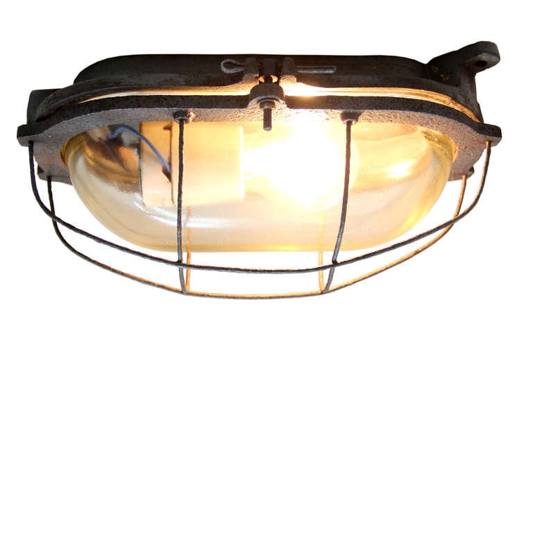 LK-60 (1 pieces) | Cast Iron Industrial Wall/Ceiling Lamp In Good Condition In Amsterdam, NL