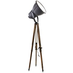 Tripod Philips | Vintage industrial spotlight on wooden tripod (1x)