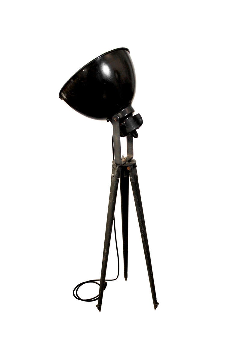 Vintage industrial spotlight on wooden tripod. 
Adjustable in angle. Metal spotlight. Diameter 32 cm. maximum tripod height 125 cm. Weight 7 kg.