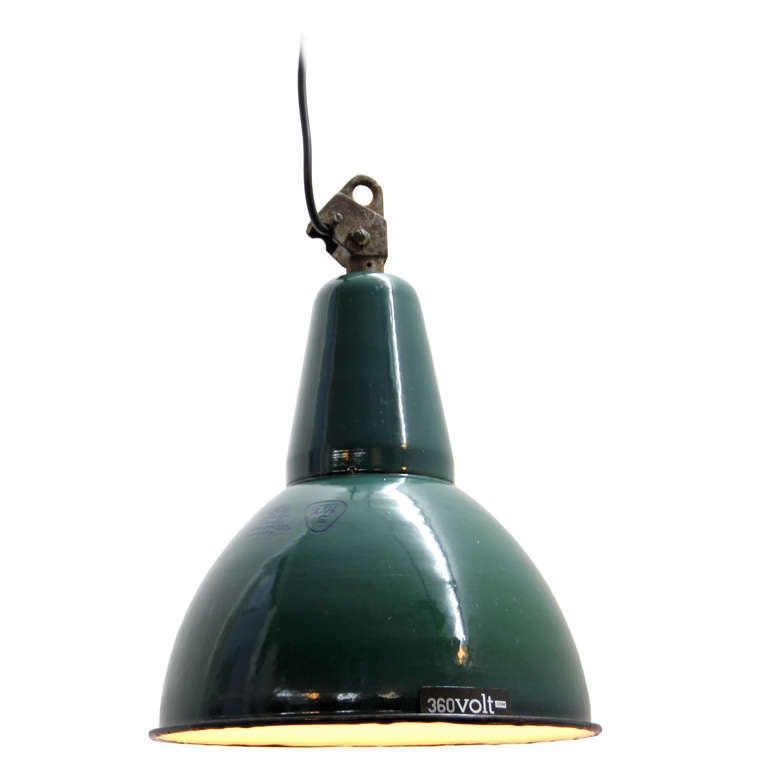 Vintage industrial hanging lamp. Green enamel with white interior. Cast iron top. Weight | 2.0 kg / 4.4 lb

All lamps have been made suitable by international standards for incandescent light bulbs, energy-efficient and LED bulbs with an E27