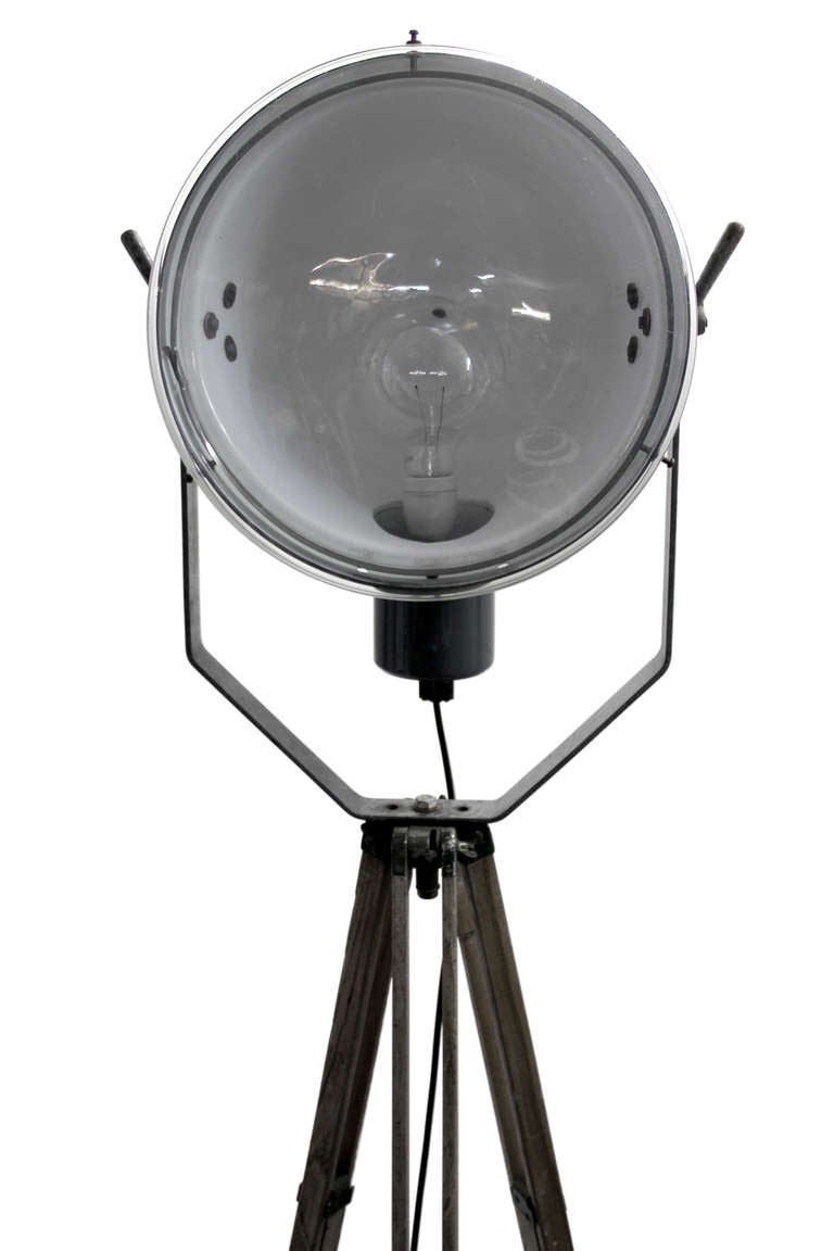 Vintage industrial spotlight on wooden tripod. Adjustable height and angle. Blue/Gray enamel spot with white interior. Diameter 44 cm. Weight 13.0 kg / 28.7 lb. Total height as shown in picture: 205 cm. 

All lamps have been made suitable by