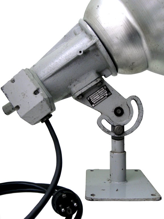We ship this item insured, door to door, for $149 outside Europe.
Industrial stadium wall, ceiling or standing lamp.