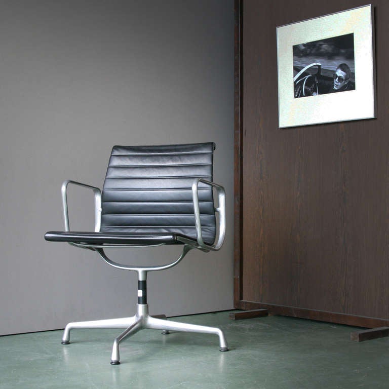 Two EA108 chairs of the Aluminum Group by Charles and Ray Eames for Vitra.
Swivel chairs in black leather and brushed aluminum. Fourty years old but in a very good vintage condition with a beautiful patina. Marked and labeled.