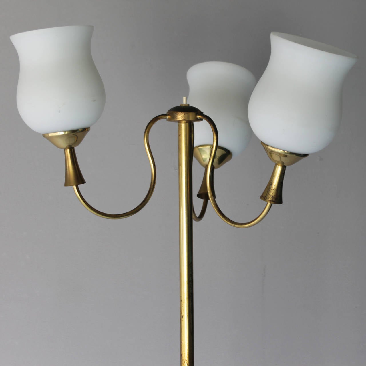 Elegant Italian Floor Lamp by Arredoluce In Good Condition For Sale In JM Haarlem, NL