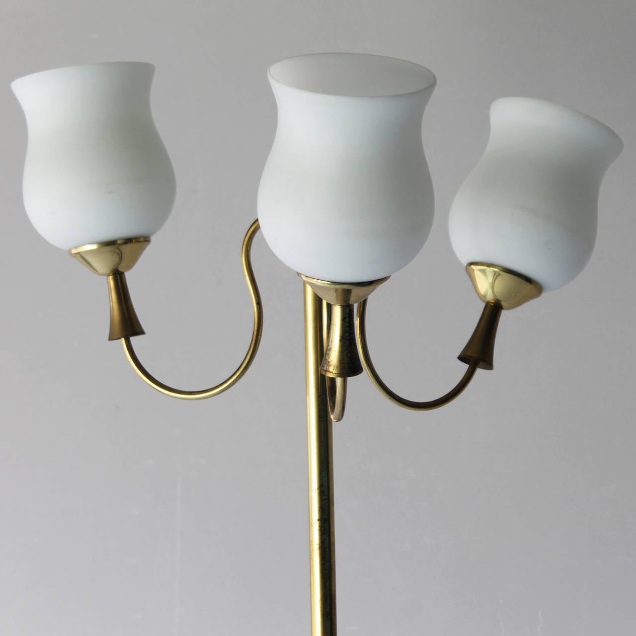 Mid-20th Century Elegant Italian Floor Lamp by Arredoluce For Sale