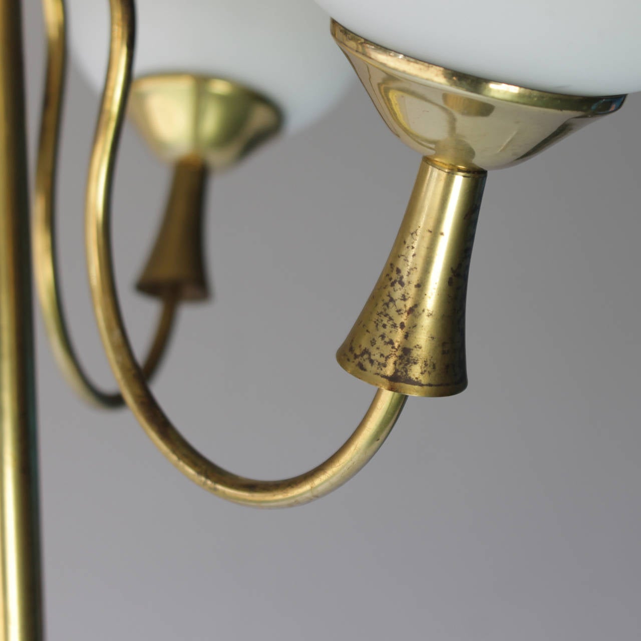 Elegant Italian Floor Lamp by Arredoluce For Sale 2