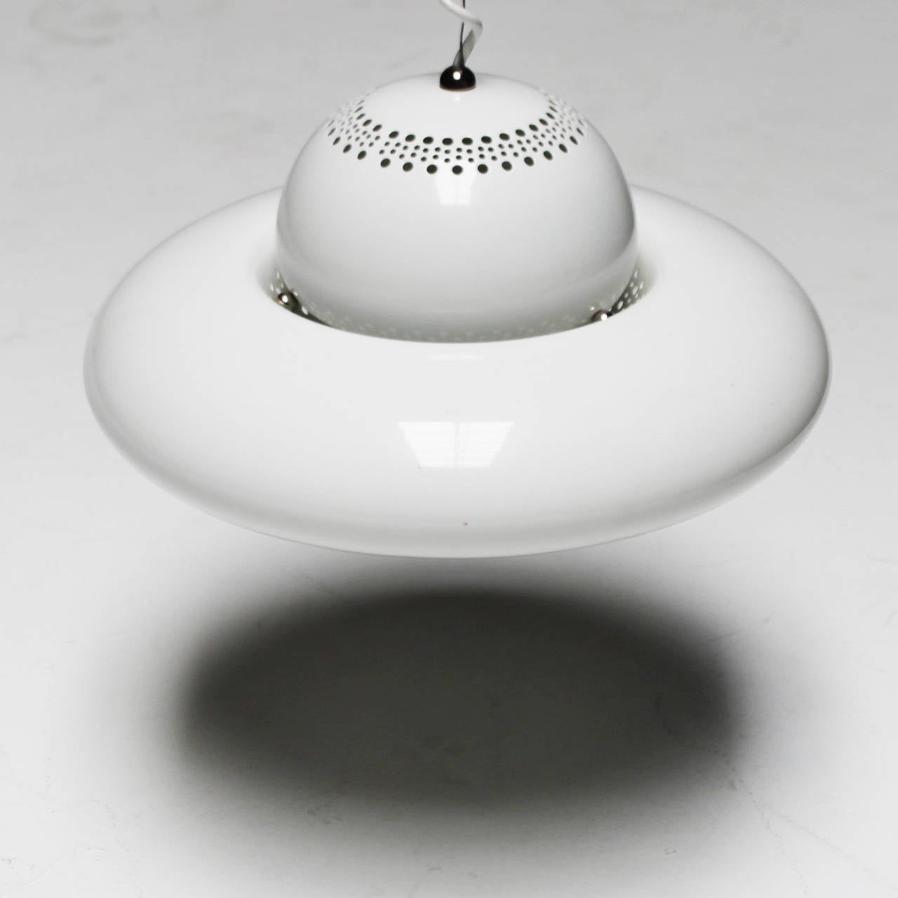 White Fior di Loto Pendant by Afra and Tobia Scarpa In Excellent Condition In JM Haarlem, NL