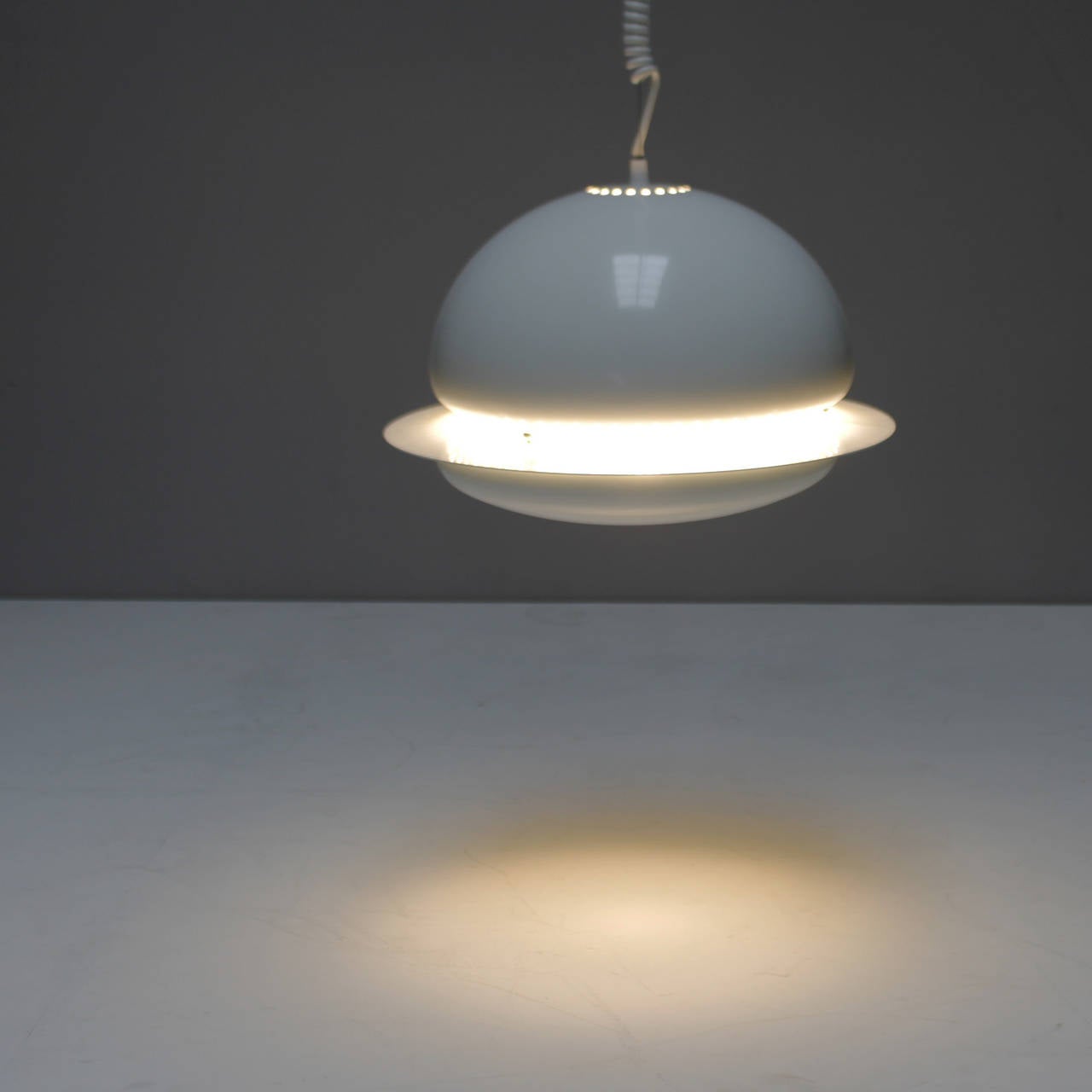 Pair of White Nictea Pendants by Afra and Tobia Scarpa In Excellent Condition In JM Haarlem, NL