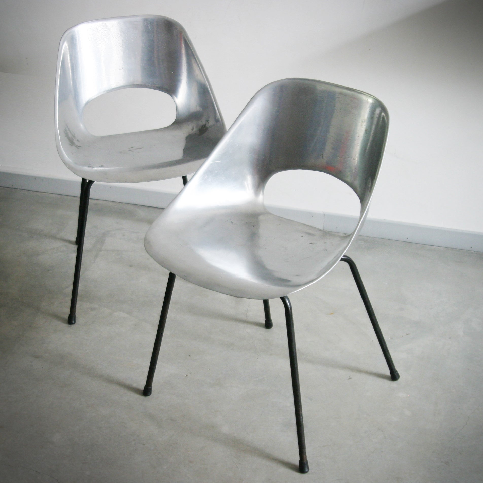 Pair of 'Tulipe' chairs by Pierre Guariche