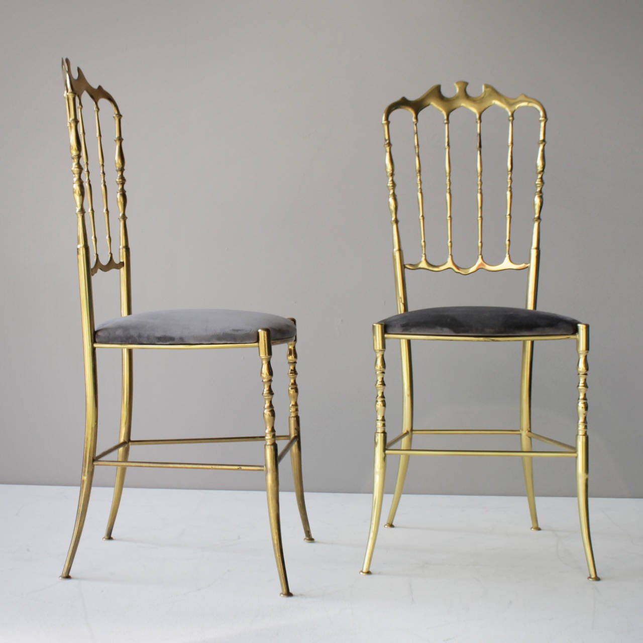 Mid-Century Modern Pair of Brass Italian Chiavari Chairs For Sale
