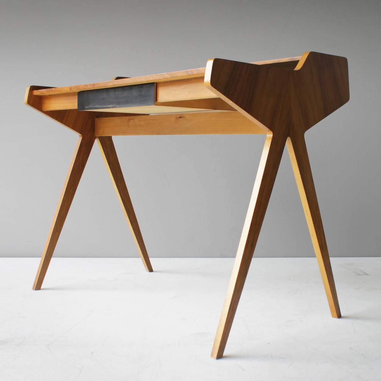 helmut magg desk