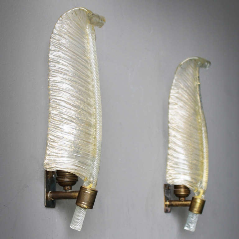 Pair of Italian leaf sconces for Barovier e Toso. Murano glass and brass.