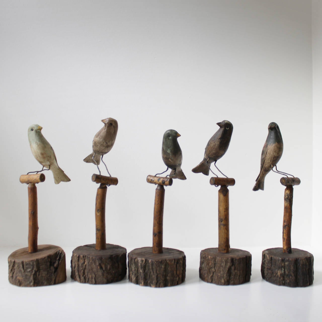 Five wooden scandinavian birds, in all probability decoy birds.
Beautifully decorative, carved and painted in full size.