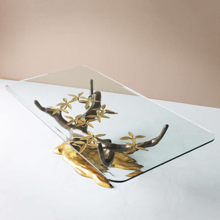 Brass and gilded coffee table by Willy Daro, Belgium. Beveled glass top.
Measurements: height 16.5 in. (41 cm), depth 23.6 in. (60 cm), length 47.2 inches (120 cm).