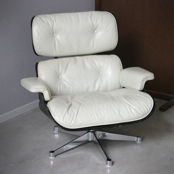 Mid-20th Century Eames Lounge Chair 670