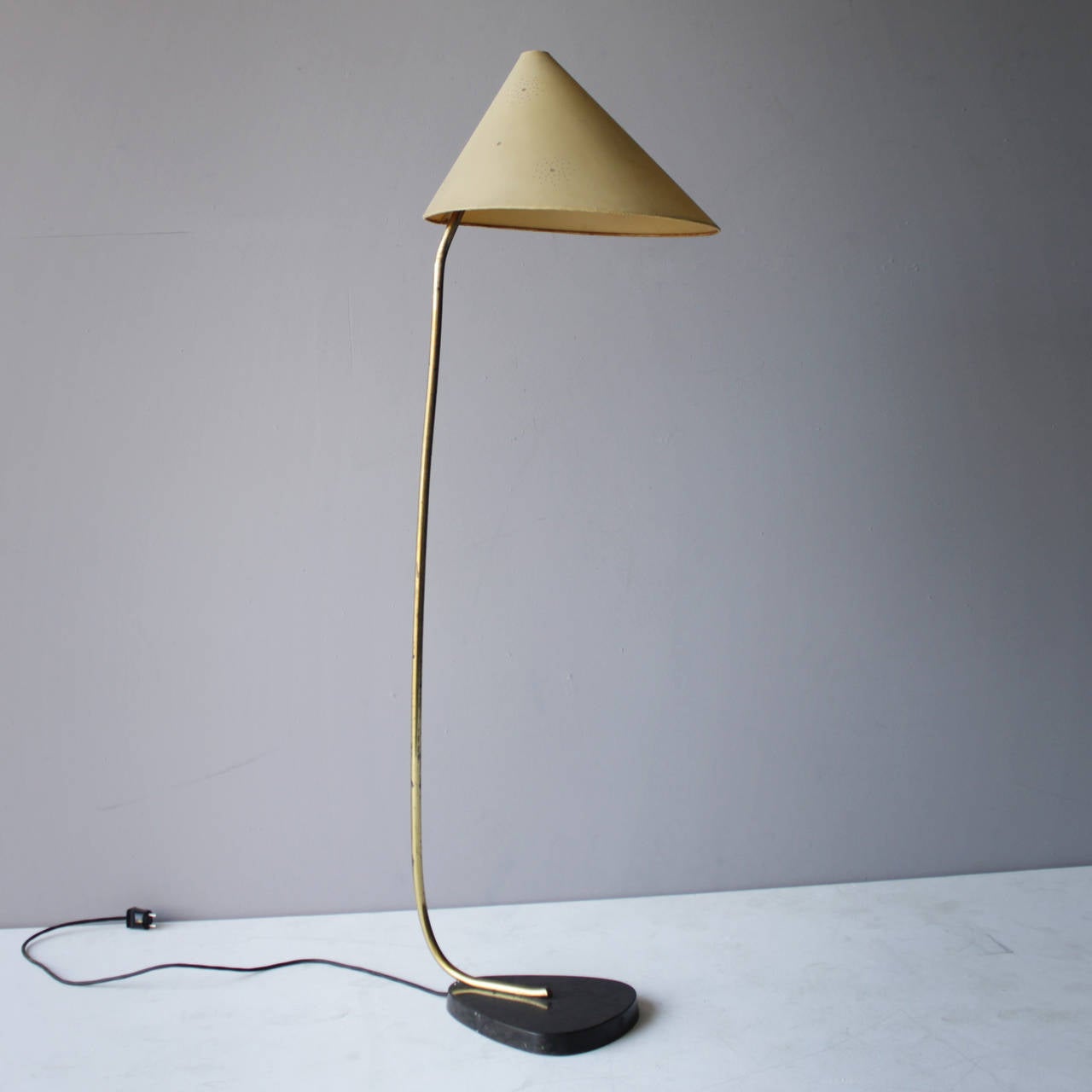 Marble and Brass Floor Lamp in the Style of J.T. Kalmar In Good Condition In JM Haarlem, NL