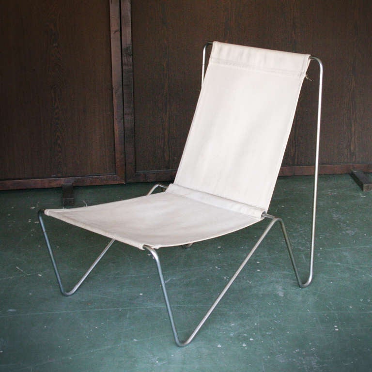 Inspired by the 'Beugel Stoel' of Gerrit Rietveld, this was one of Panton's early designs, the Bachelor was the first commercial success of Verner Panton. In its time a low budget chair. Easy to taken apart and it's portable.