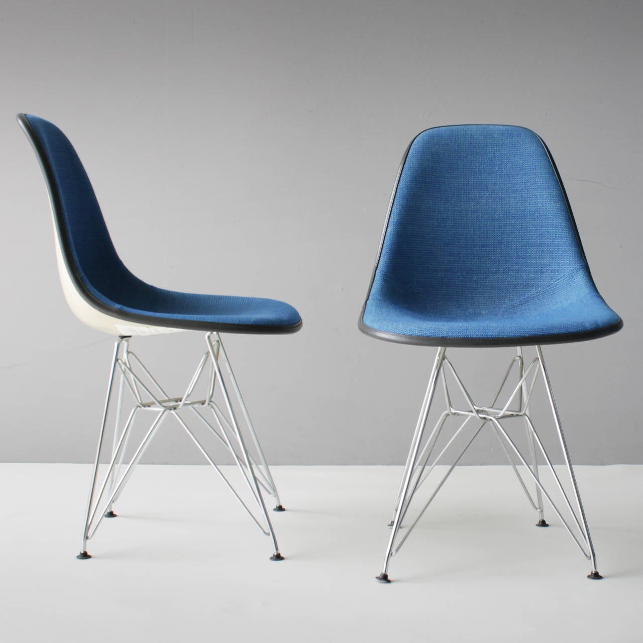 Set of six (6) dining chairs by Charles and Ray Eames for Herman Miller. 
Model: DSR, (Dining Side Rod). Fiberglass, 'Eiffel' base and blue fabric upholstered with black rubber edging. Marked all over. Beautiful vintage condition: no stains, no