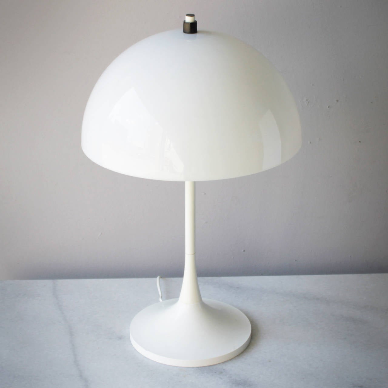 A set of two table lamps by the Dutch manufacturer Hala Zeist. They are in the manner of the 'Panthella' by Verner Panton. Materials: plastic; central shaft piece of metal. Good original condition.
Dimensions height 25.6 in. (65 cm), diameter 15.7