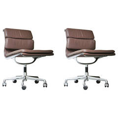 Paar Eames EA 205 Stühle