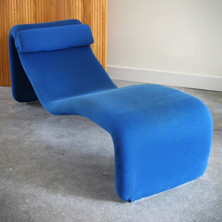 Used in Stanley Kubrick's film, 2001: A Space Odyssey, the chaise longue from the 'Djinn Series'. The low height of this seating mirrors the informal lifestyle of the period. Manufactured by Airborne Int. Montreuil-sous-Bois. (Source: 1000 Chairs, C