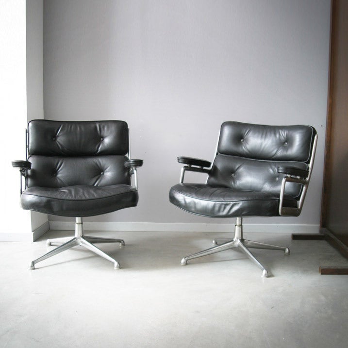 Eames Lobby Chairs 675 3