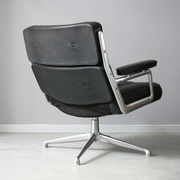 Mid-20th Century Eames Lobby Chairs 675