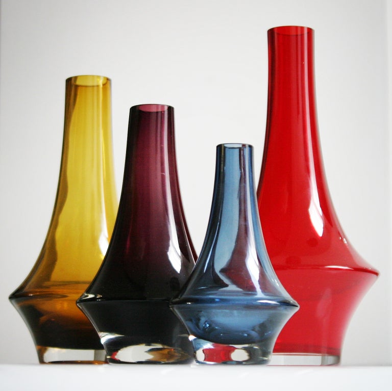 Of the Finnish designer Tamara Aladin four vases of glass. Manufactured by Riihimaki, also known as Riihimaen Lasi Oy. Formats from the large to small: 11, 9.8, 7.9 and 5.9 Inches. There are three signed, the red one is not marked and seems not
