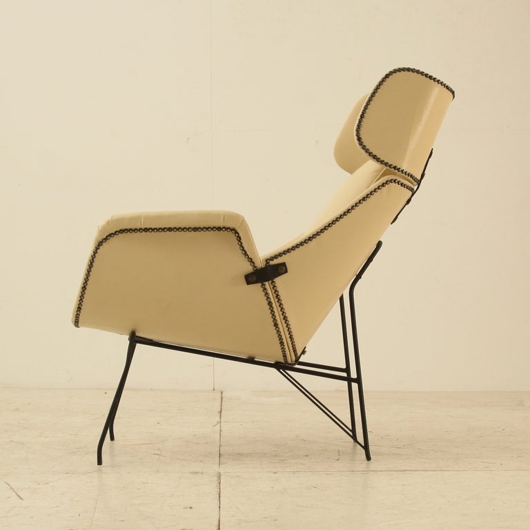 Mid-Century Modern Cream white Italian lounge chair, 1950s