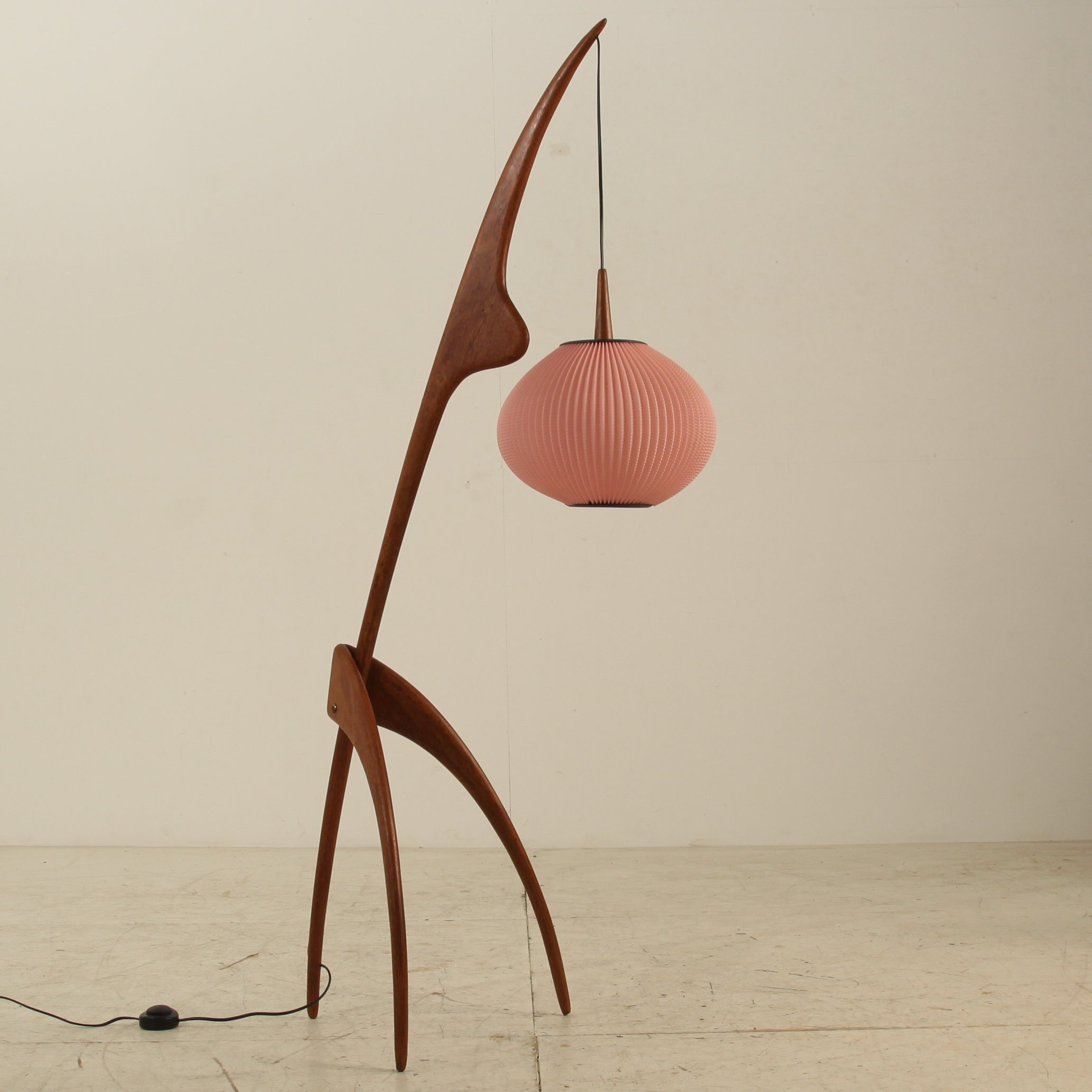 Rispal Mante Religuese Floorlamp With Large Pink Shade