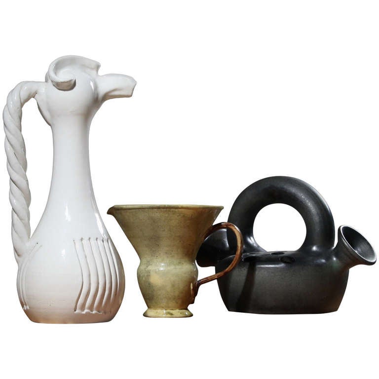 A white ceramic pitcher by Suzanne Ramie, Vallauris, France. Perfect condition and signed Madoura Plein Feu. 

She was a leading figure in pottery in her time and at the Madoura studio she inspired Picasso to start with ceramics.