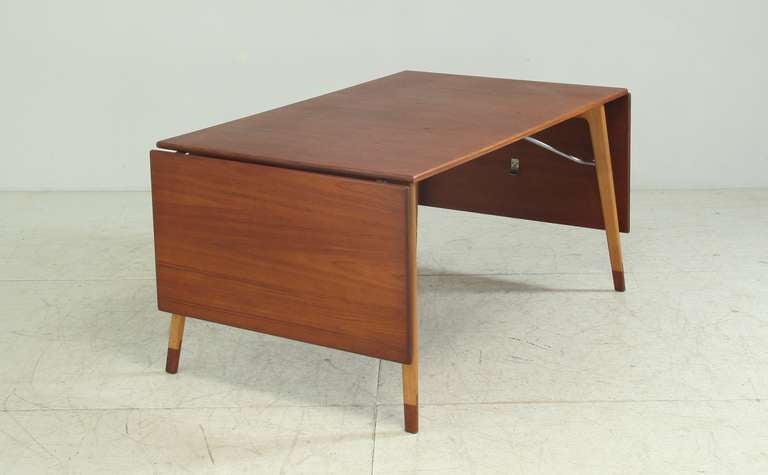 Mid-20th Century Borge Mogensen Double Dropleaf Table for Soborg, Sweden,  For Sale