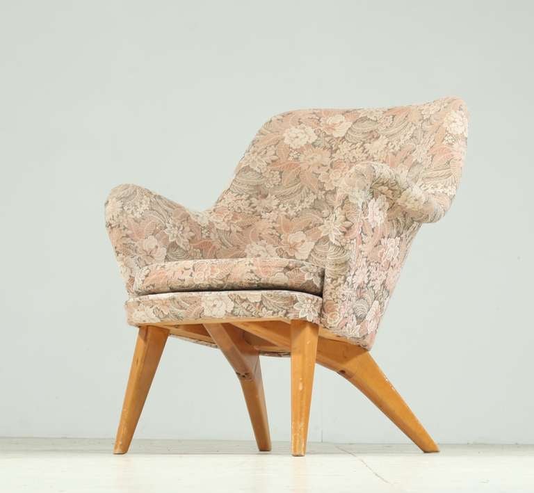 A Carl-Gustav Hiort af Ornäs low back easy chair with original upholstery for Gösta Westerberg AB.

Construction and wood are in excellent condition, upholstery is outdated, although still in a good condition. 

High back version of this chair