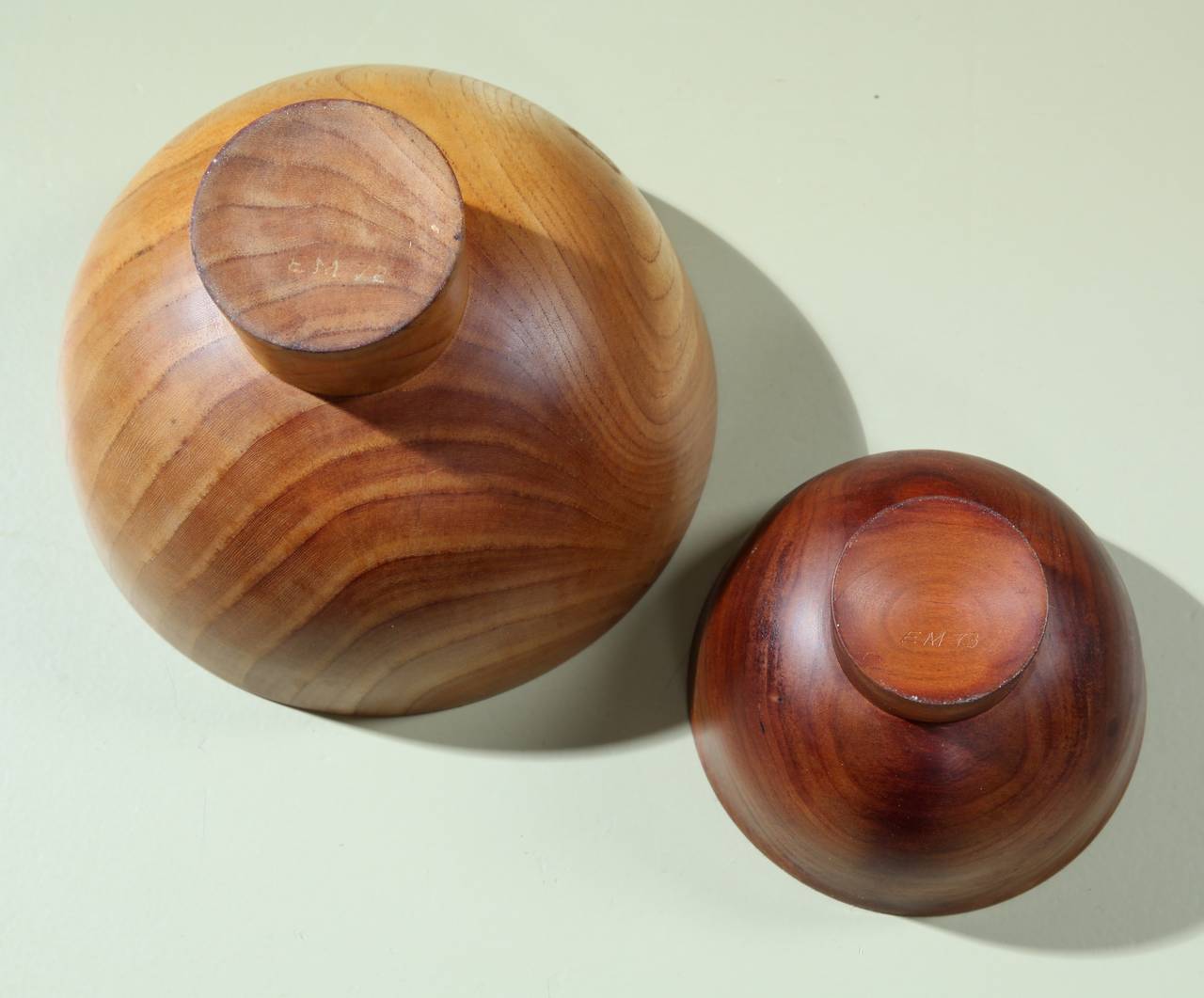 Pair of Ed Miller Turned Wood Studio Bowls In Excellent Condition For Sale In Maastricht, NL