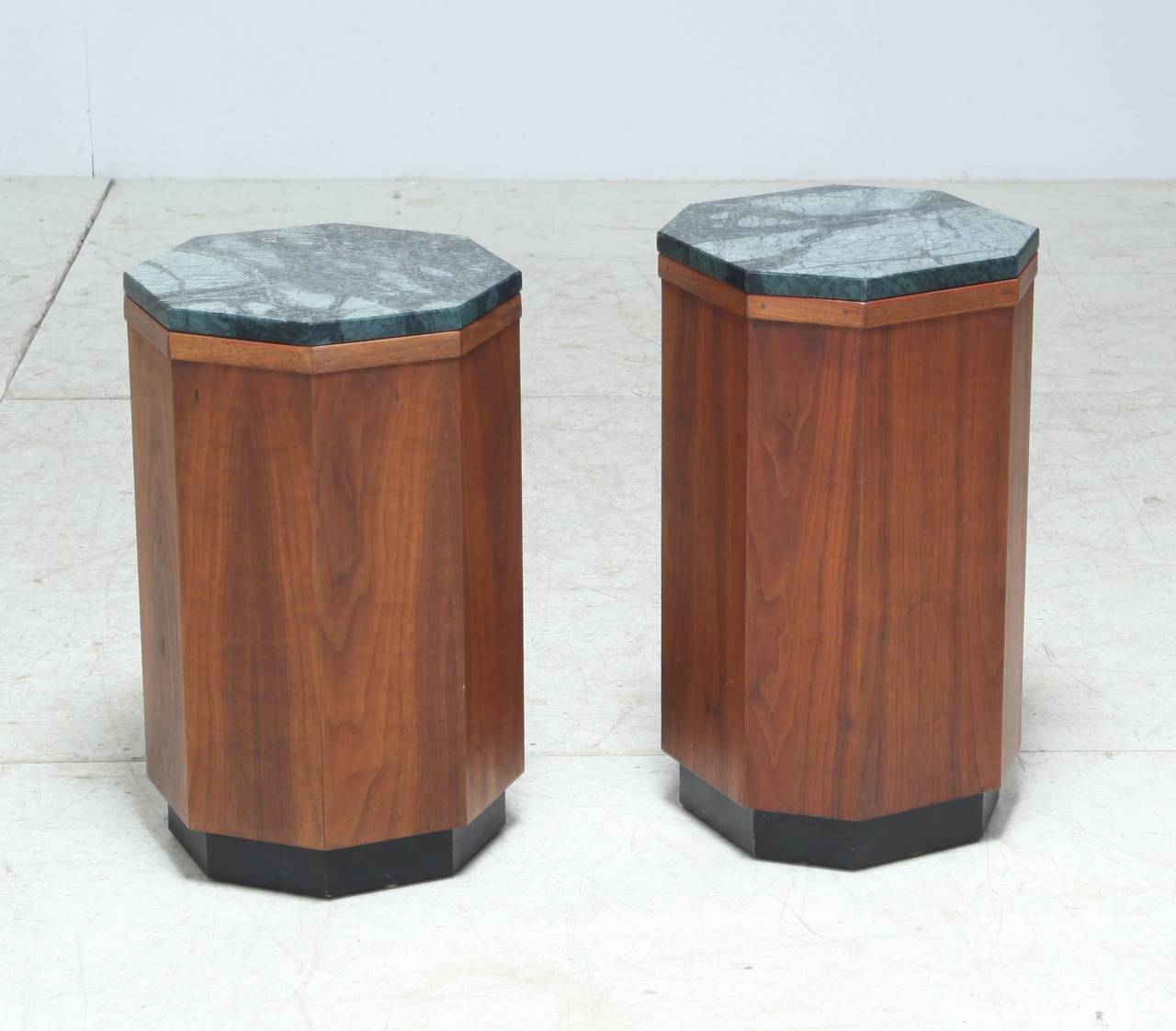 Mid-Century Modern Pair Harvey Probber Console or Side Drum Tables with Marble Top, USA, 1950s For Sale
